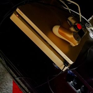 PS4 slim 1TB gold limited edition used